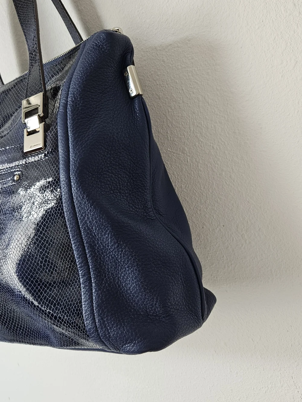 B MAKOWSKY Blue Pebble Leather and Snakeskin Embossed Leather Shoulder Bag